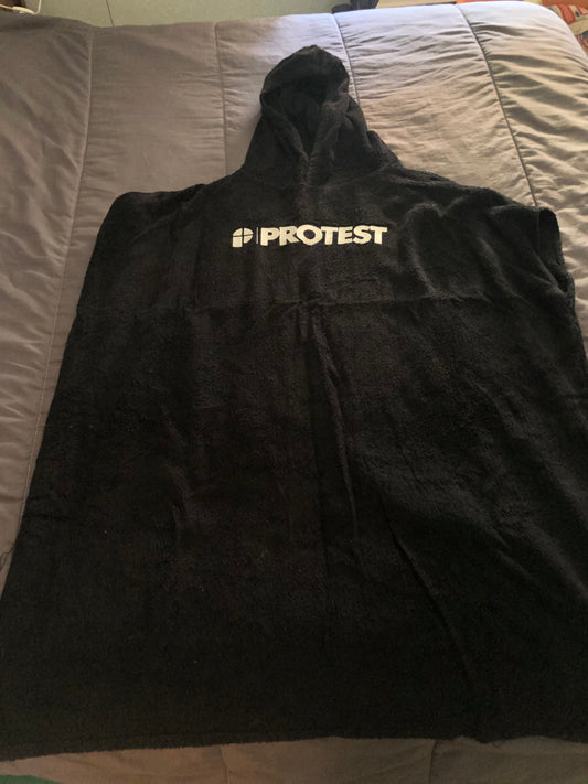 Poncho Protest black